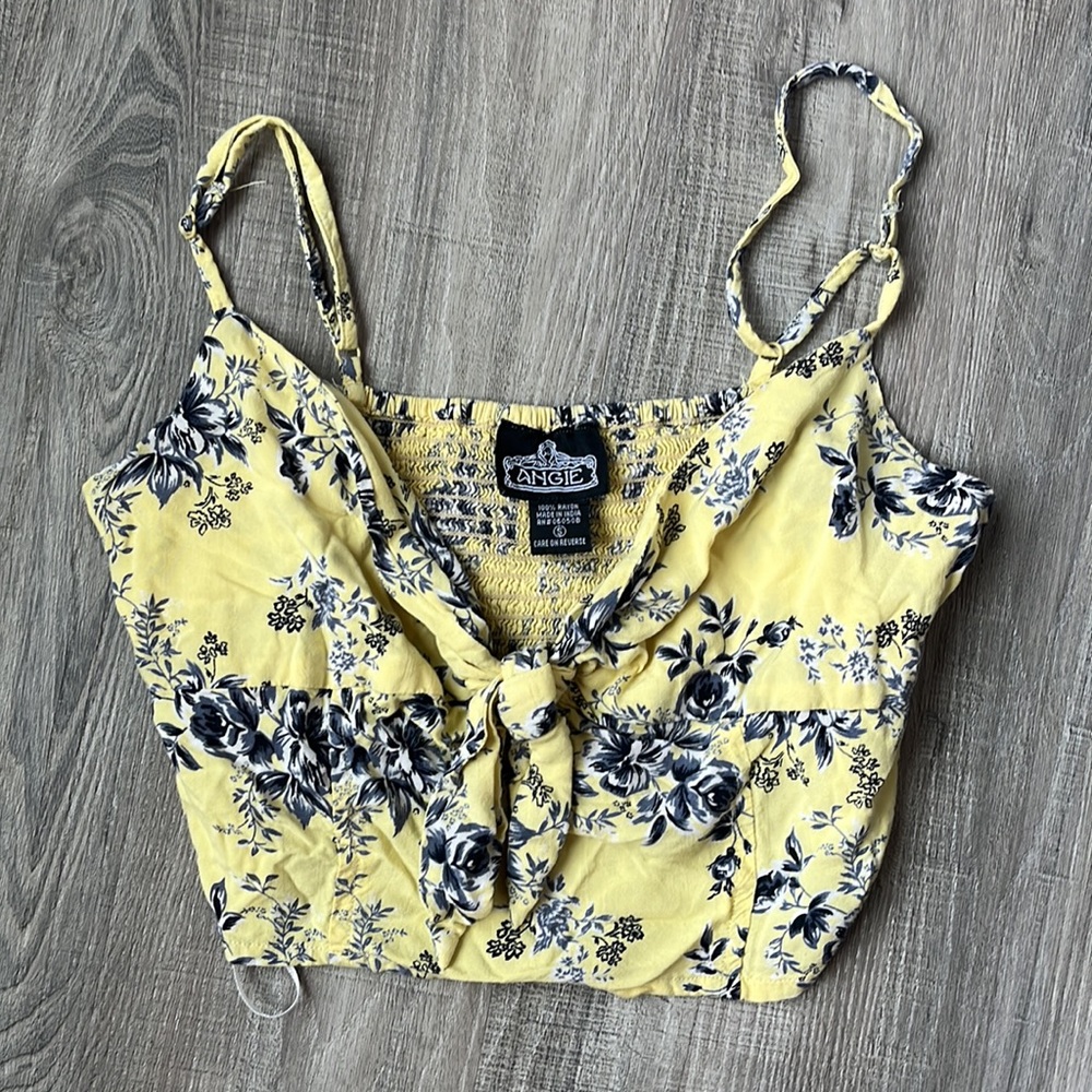Cute Going-Out Floral Cropped Tank